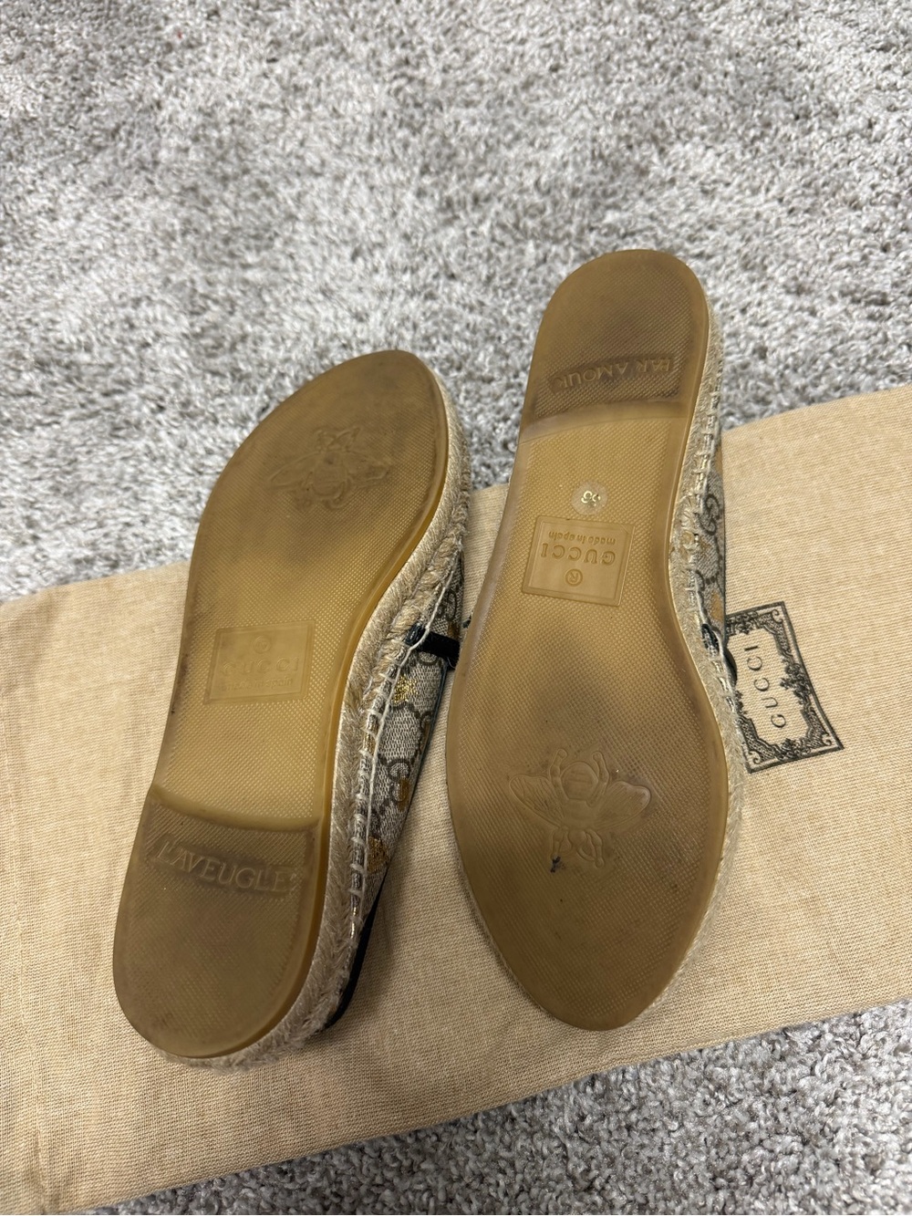 Gucci beige canvas espadrilles with gold bee motif - Picture 3 of 3